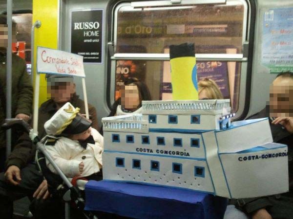 Il passeggino-Concordia: un Carnevale di brutto gusto