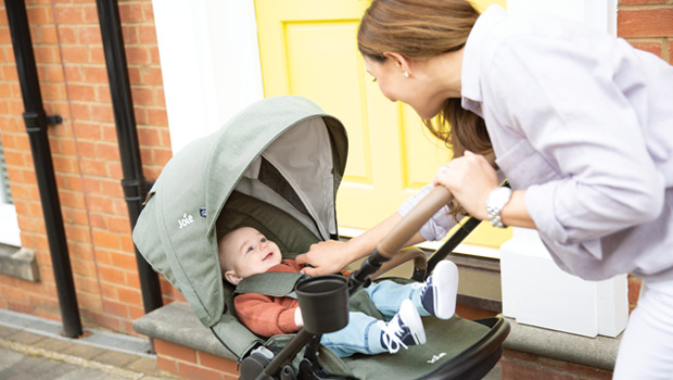 Esempio passeggino fronte mamma