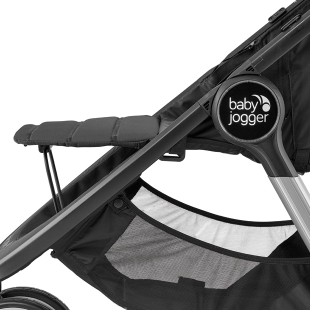 Il cesto portaoggetti e il poggiagambe della gamma Baby Jogger City Mini2