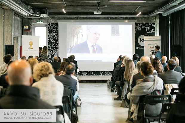 Vai sul sicuro, primo convegno nazionale sulla sicurezza in auto dei bambini 2016 - prima edizione - video intervista all'On. Paolo Gandolfi - cercaseggiolini