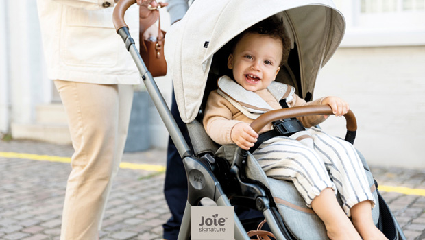 Joie Signature Trio Finiti Calmi R129 i-Level recline - Vista del passeggino Finiti con seduta fronte strada