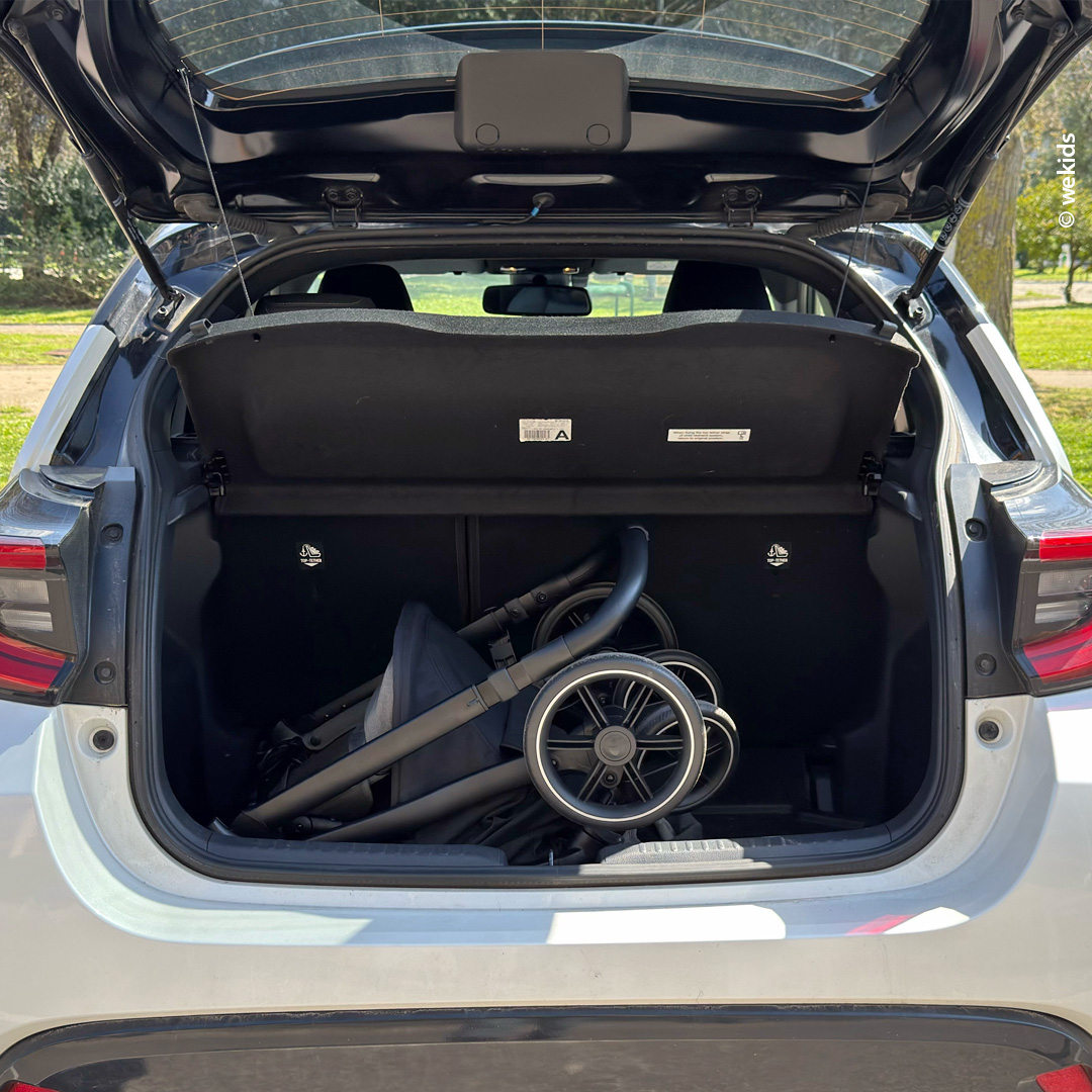 Recensione Joie Signature Trio Valora - Vista ingombro del passeggino chiuso nel portabagagli dell'auto