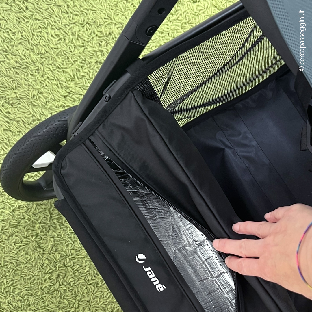 Jane Keep - Particolare della borsa termica integrata nel cestello portaoggetti