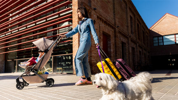 Joolz lancia il passeggino compatto Aer2: tutto con una mano