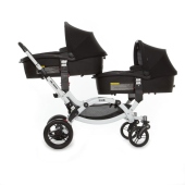 Vista due navicelle Doozy (agganciabili in auto) posizionate fronte mamma - Passeggino Gemellare ABC Design Zoom