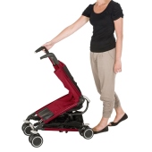 Particolare della chiusura - colore: Raspberry Red - Passeggino Leggero Bebe Confort Noa