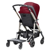 Vista del passeggino con agganciata la pedana er il secondo bimbo - colore: Raspberry Red - Passeggino Quattro Ruote Bebe Confort New Loola