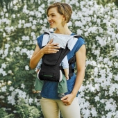 Vista frontale con bimbo fronte genitore - Marsupio Hip Seat Carrier Chicco
