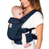 Posizione frontale con neonato fronte genitore - Marsupio Omni Dream Ergobaby