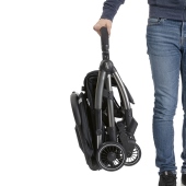 Trasporto da chiuso tramite il maniglione - Passeggino Ultraleggero Chicco Cheerio