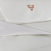 Dettaglio tessile su navicella - Passeggino Trio Junama Mirror Satin Pelle