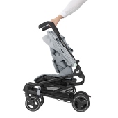 Vista del sistema di chiusura con una mano - Passeggino Leggero Maxi-Cosi Mara