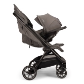 Vista laterale con seggiolino auto agganciato - Passeggino Gemellare Nuna Trvl Dubl