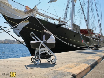 Inglesina Trilogy System - Ad ammirare il brigantino Nave Italia Della Marina Militare - Porto Gallipoli - Versione Carrozzina