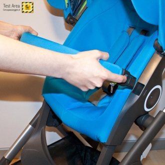 Stokke Crusi Duo - Come agganciare e sganciare la barra di protezione