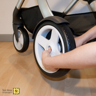 Stokke Crusi Duo - Come agganciare e sganciare la ruota posteriore