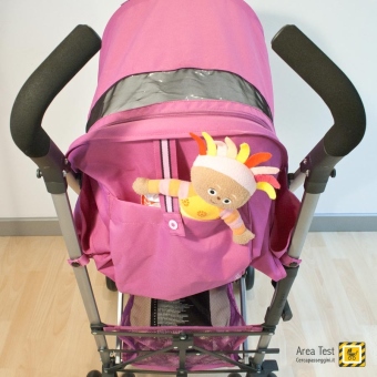 Cybex Onyx - Particolare della tasca portaoggetti sul retro della capottina