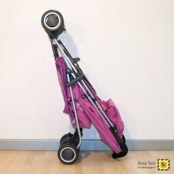 Cybex Onyx - Vista laterale del telaio chiuso in piedi