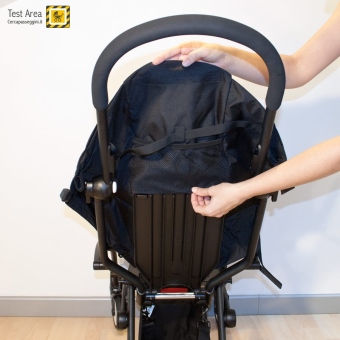 BABYZEN YOYO e Carrozzina - Come applicare la base del tessuto della seduta al telaio - mossa 1