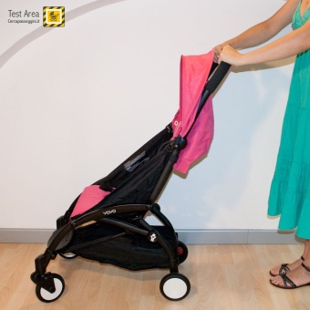 BABYZEN YOYO e Carrozzina -  Fase di apertura - mossa 2c - Il passeggino  aperto