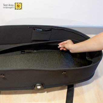 Bugaboo Bee 3 e Carrozzina - Come assemblare la navicella - Agganciare tramite le apposite cerniere, il tessuto laterale alla base rigida