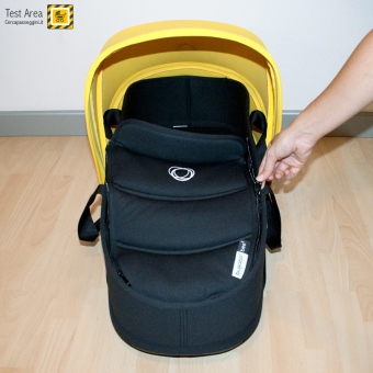 Bugaboo Bee 3 e Carrozzina - Particolare di come agganciare la copertina alla navicella, tramite l'apposita cerniera