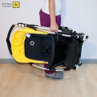 Bugaboo Bee 3 e Carrozzina - Trasporto da chiuso - afferrare lateralmente il telaio