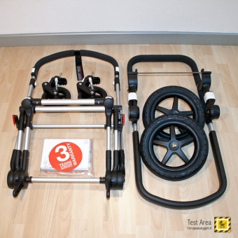Bugaboo Cameleon 3 - Imballo 1 - contenuto - Le due parti del telaio e le ruote 