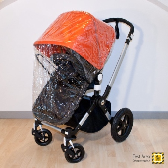 Bugaboo Cameleon 3 - Vista del passegino con il parapioggia applicato