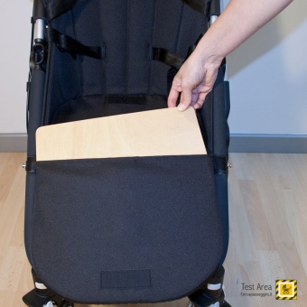 Bugaboo Cameleon 3 - Particolare della base in legno del cuscinetto della seduta, removibile per il lavaggio