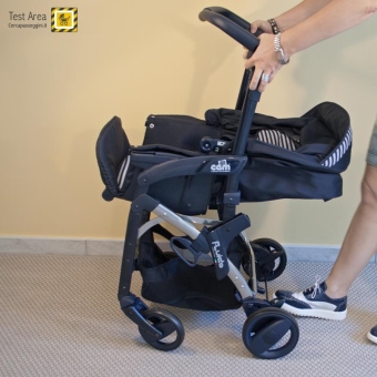 Cam Il Mondo Del Bambino Fluido Stella - Apertura fronte strada - fase 1b - far leva sull'asse delle ruote posteriori per permettere alle ruote anteriori di aprirsi in avanti