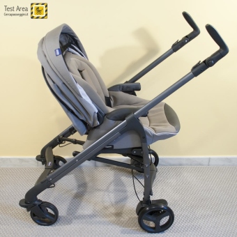 Chicco Trio Love - Seduta del passeggino - fronte mamma - capottina chiusa e schienale in posizione eretta