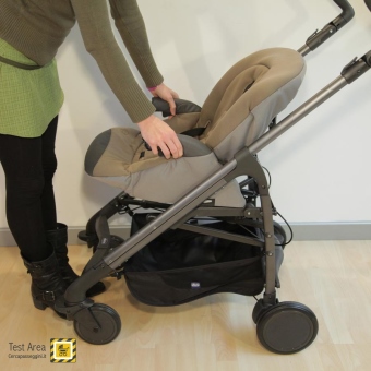 Chicco Trio LOVE - Seduta del passeggino - particolare dell'aggancio al telaio