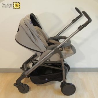Chicco Trio LOVE - Seduta del passeggino - fronte mamma - capottina chiusa e schienale in posizione eretta