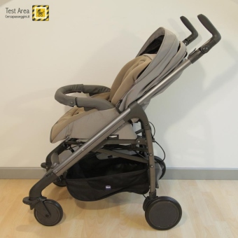 Chicco Trio LOVE - Seduta del passeggino - fronte strada - capottina chiusa e schienale in posizione eretta