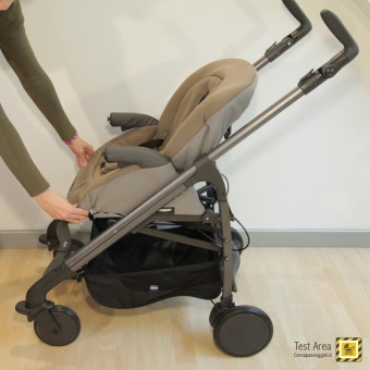 Chicco Trio LOVE - Poggiagambe - particolare di come regolarlo
