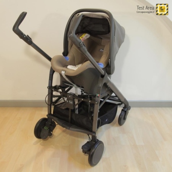 Chicco Trio LOVE - Vista della versione Travel System - telaio+seggiolino auto