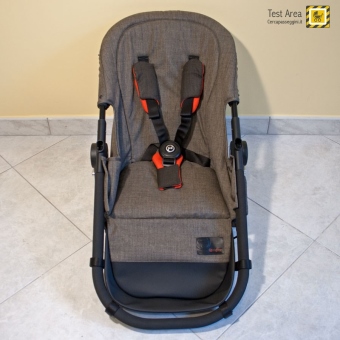 Cybex PRIAM Trio Cloud Q Plus - Vista frontale del tessuto della seduta agganciato alla struttura ad anello