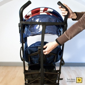 Easywalker MINI Buggy - Particolare di come reclinare lo schienale tramite la maniglia posta sul retro