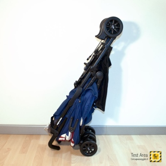 Easywalker MINI Buggy - Vista del passeggino da chiuso, in posizione in piedi
