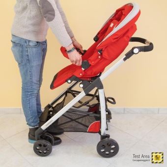 Foppapedretti TUO - Particolare del sistema di aggancio e sgancio della seduta sul telaio