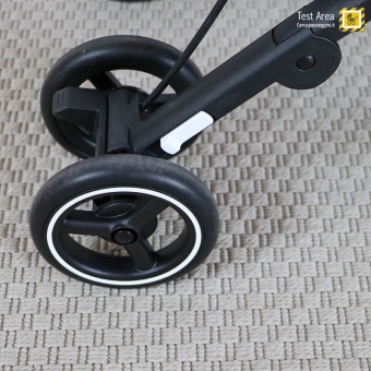 Gb Pockit - Telaio - Particolare ruota posteriore, con levetta bianca per chiusura ultra compact fold