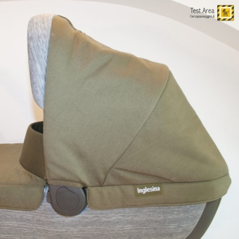 Inglesina QUAD trio - Particolare della capottina della navicella, agganciata sul maniglione