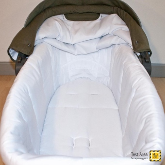 Inglesina QUAD trio - Particolare dell'interno della navicella, con lo schienale della base abbassato