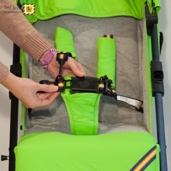 K-Way K-way - Particolare dell'aggancio delle cinture di sicurezza