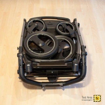 Peg Perego Book Pop-up Modular - Particolare del telaio chiuso con ruote smontate (per ridurre ingombro))