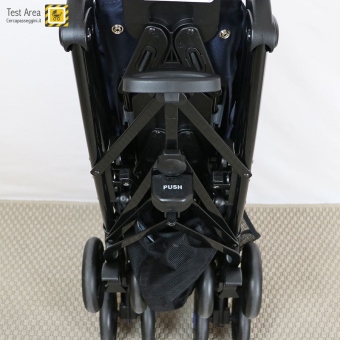 Peg Perego Pliko Mini - Telaio - particolare maniglia per chiusura passeggino