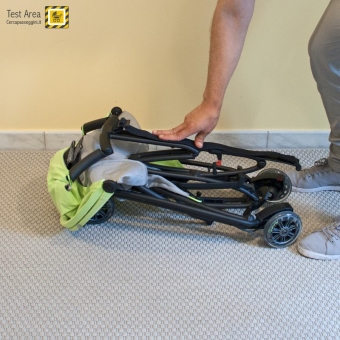 Quinny Yezz Air - Chiusura del passeggino - Fase 4b - Completare la chiusura, sino al click di bloccaggio