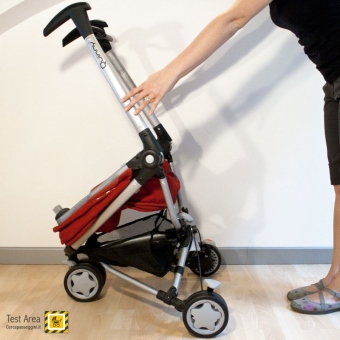 Quinny Zapp Xtra 2 - Fase di chiusura - mossa 2 - ruotare il maniglione in avanti
