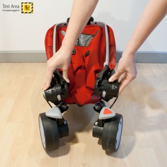 Quinny Zapp Xtra 2 - Fase di chiusura - mossa 3 - spingere verso il basso per completare la chiusura